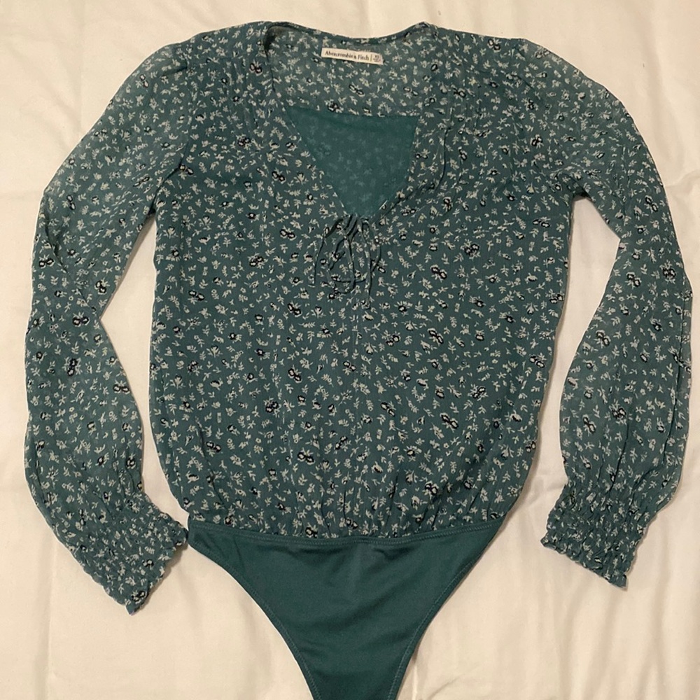 XS Abercrombie & Fitch long sleeve floral bodysuit; excellent condition, worn 3x